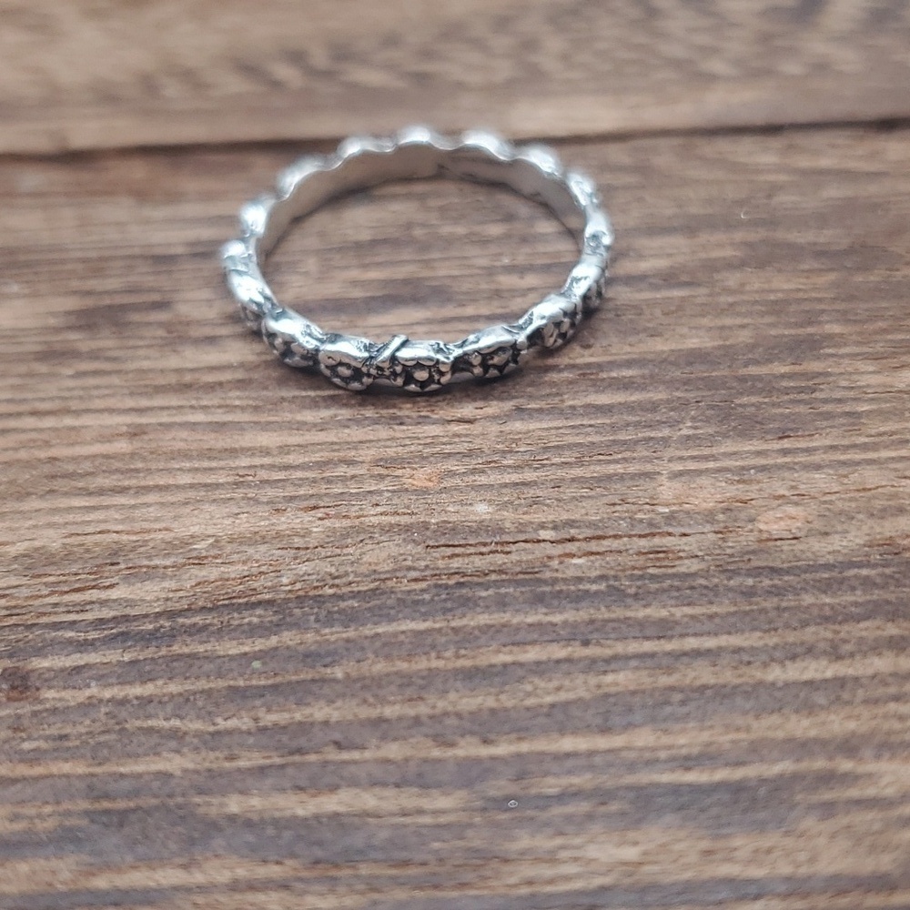 Size 6 R413 flower wreath‎ ring
